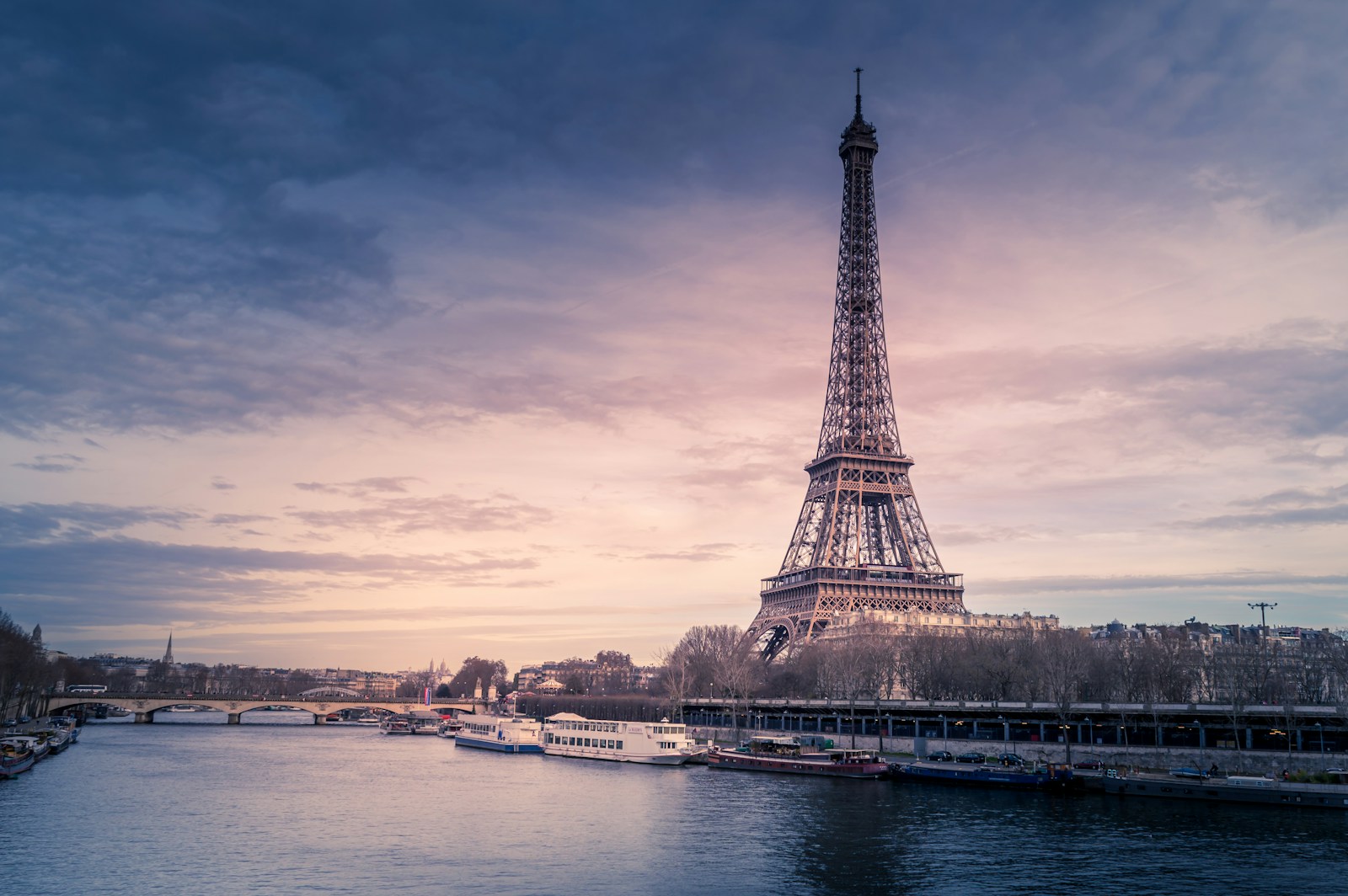 How to Handle Money Abroad: Cards, Cash, and Currency Exchange in 2026